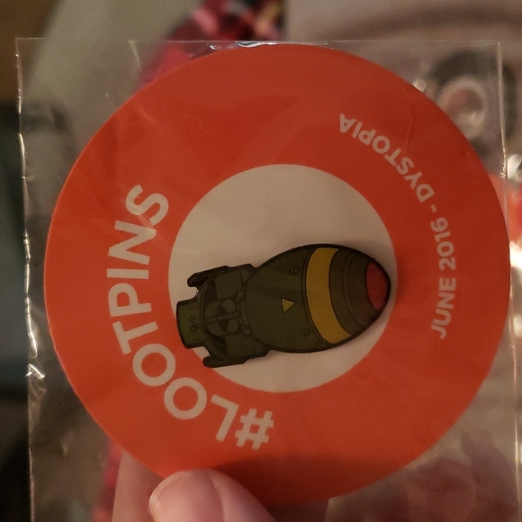 Set of loot crate pins (7 total) - Picture 3 of 8